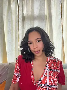 Snapshot of Esmerald_1111 chatting on 07-05-26, 02:13 Esmerald 1111 online show from 07-05-26, 02:13