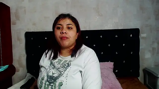 Snapshot of danna_garza chatting on 11-22-25, 05:06 danna garza online show from 11-22-25, 05:06