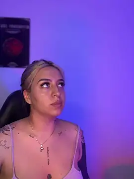 Snapshot of VeloraVyxen_ chatting on 11-22-25, 02:43 VeloraVyxen online show from 11-22-25, 02:43