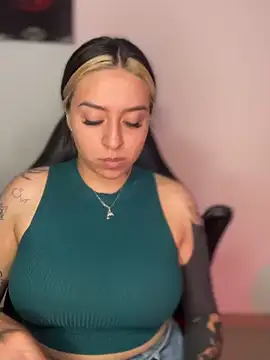 Snapshot of VeloraVyxen_ chatting on 11-26-25, 01:28 VeloraVyxen online show from 11-26-25, 01:28