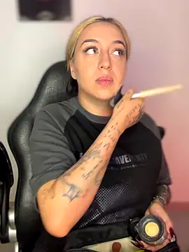 Snapshot of VeloraVyxen_ chatting on 11-30-25, 03:21 VeloraVyxen online show from 11-30-25, 03:21