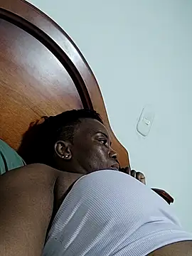 Snapshot of karlatasty chatting on 11-24-25, 11:37 karlatasty online show from 11-24-25, 11:37