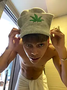 Snapshot of Jin_kougasaki chatting on 11-22-25, 12:37 Jin kougasaki online show from 11-22-25, 12:37