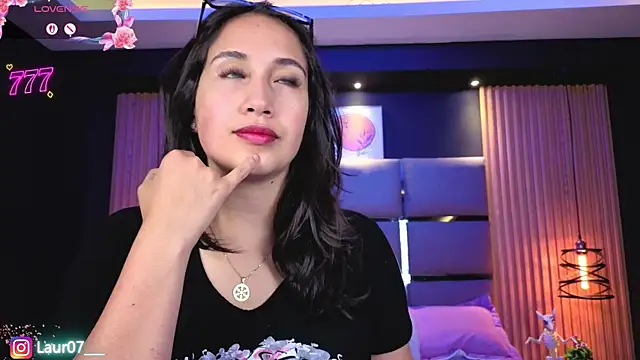 Lauroberts7 online show from 04-20-26, 03:53