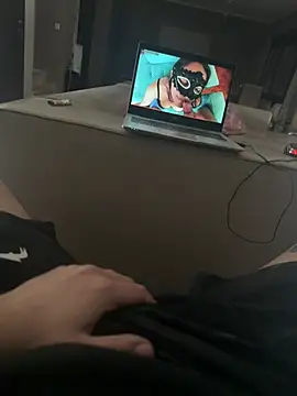 Snapshot of Locotre22 chatting on 01-10-26, 11:34 Locotre22 online show from 01-10-26, 11:34