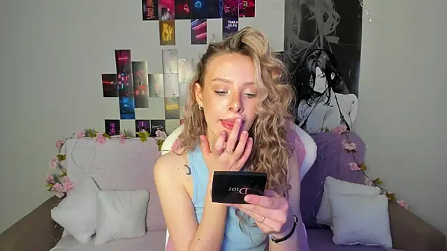 Snapshot of Suzie_Q69 chatting on 11-19-25, 03:39 Suzie Q69 online show from 11-19-25, 03:39