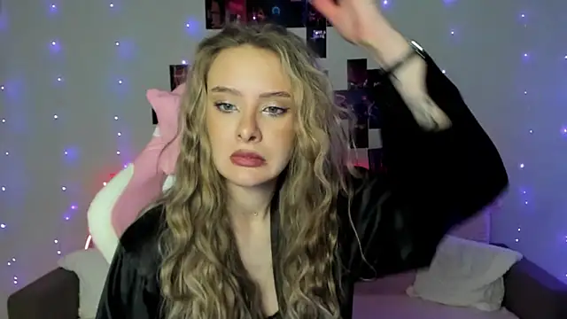 Snapshot of Suzie_Q69 chatting on 11-30-25, 08:51 Suzie Q69 online show from 11-30-25, 08:51