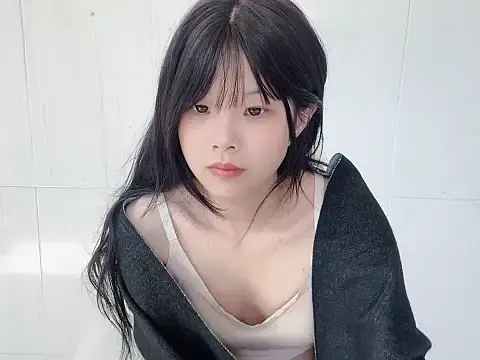 Snapshot of bunny-- chatting on 11-28-25, 04:48 bunny-- online show from 11-28-25, 04:48