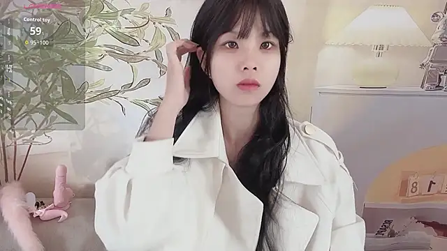 Snapshot of bunny-- chatting on 12-14-25, 05:35 bunny-- online show from 12-14-25, 05:35