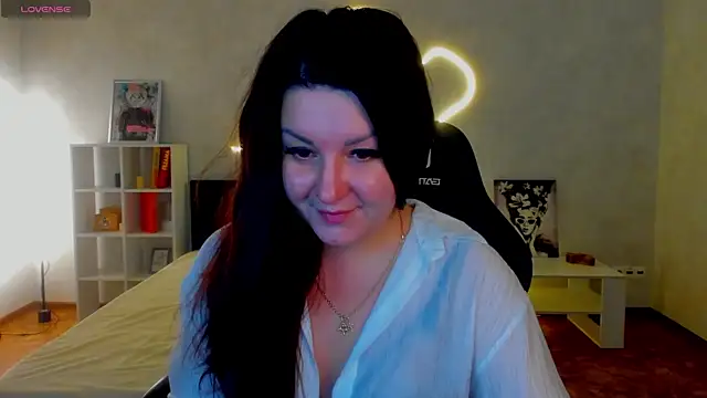 Snapshot of still__her chatting on 11-27-25, 01:07 still her online show from 11-27-25, 01:07