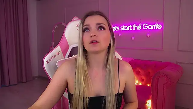 Snapshot of AnnyRaii chatting on 12-16-25, 06:40 AnnyRaii online show from 12-16-25, 06:40