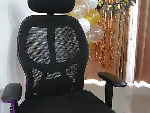 Snapshot of NotySuku chatting on 12-16-25, 06:29 NotySuku online show from 12-16-25, 06:29