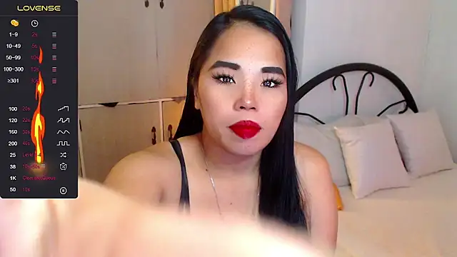 Snapshot of SquirtyLillyx chatting on 11-24-25, 04:34 SquirtyLillyx online show from 11-24-25, 04:34