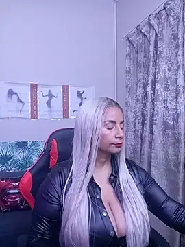 Snapshot of LaReineCleo chatting on 06-29-26, 10:37 LaReineCleo online show from 06-29-26, 10:37