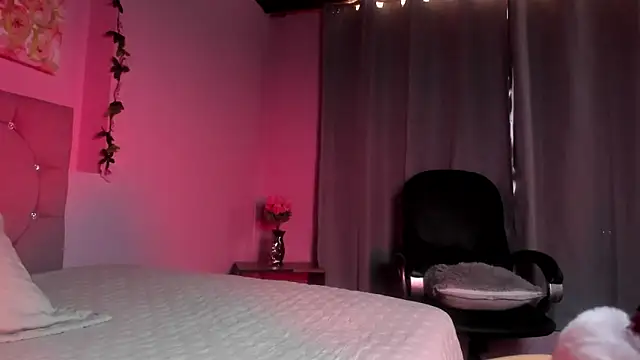 Snapshot of Zoe_Bakerr chatting on 12-17-25, 01:39 Zoe Bakerr online show from 12-17-25, 01:39