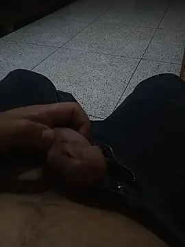 ouchenshadow2975 online show from 11-23-25, 04:29