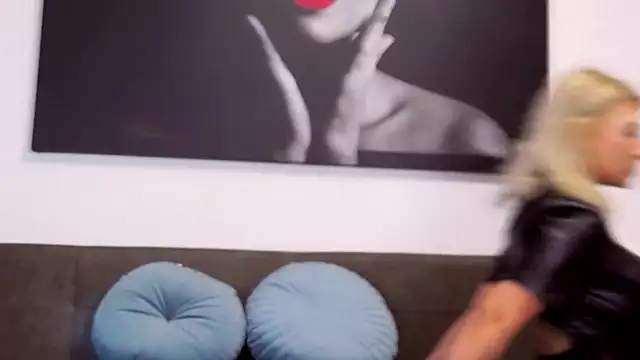 Snapshot of KaylinJan chatting on 11-26-25, 06:25 KaylinJan online show from 11-26-25, 06:25