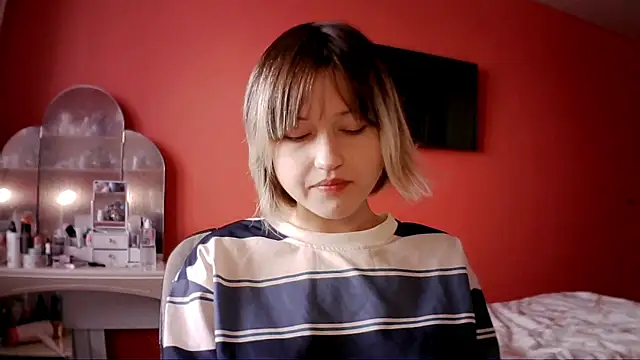 Snapshot of SkylaPorter chatting on 12-15-25, 09:13 SkylaPorter online show from 12-15-25, 09:13