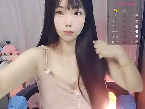 Snapshot of marianawu chatting on 12-13-25, 11:10 marianawu online show from 12-13-25, 11:10