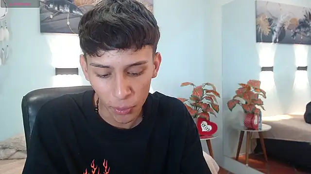 Snapshot of DraxBlade09 chatting on 12-14-25, 08:13 DraxBlade09 online show from 12-14-25, 08:13