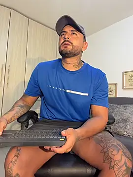 Snapshot of david10kc chatting on 11-25-25, 01:27 david10kc online show from 11-25-25, 01:27