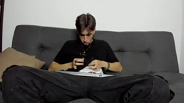 Snapshot of Dio__morningstar chatting on 11-29-25, 01:14 Dio morningstar online show from 11-29-25, 01:14