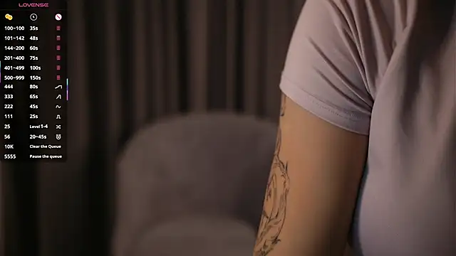 Snapshot of CarleeHake chatting on 12-04-25, 01:15 CarleeHake online show from 12-04-25, 01:15