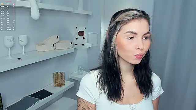 Snapshot of FeliciaKogen chatting on 11-30-25, 07:12 FeliciaKogen online show from 11-30-25, 07:12