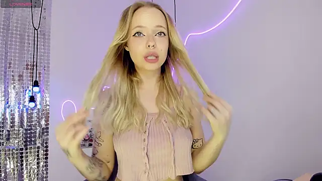 Snapshot of lucy_loy chatting on 11-20-25, 01:55 lucy loy online show from 11-20-25, 01:55