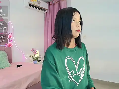 Snapshot of Luna_lexy04 chatting on 12-01-25, 01:43 Luna lexy04 online show from 12-01-25, 01:43