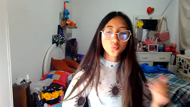 Snapshot of Nanylux chatting on 11-21-25, 04:05 Nanylux online show from 11-21-25, 04:05