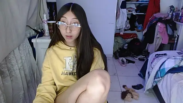 Snapshot of Nanylux chatting on 12-04-25, 04:00 Nanylux online show from 12-04-25, 04:00