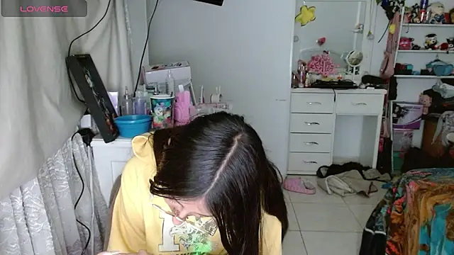 Nanylux online show from 12-18-25, 02:50