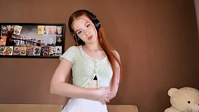 Snapshot of MichelinaCropleys chatting on 11-25-25, 06:13 MichelinaCropleys online show from 11-25-25, 06:13