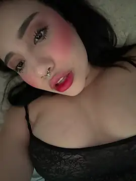 Snapshot of emy_eviee chatting on 04-27-26, 03:21 emy eviee online show from 04-27-26, 03:21