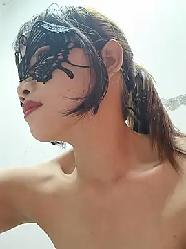 Snapshot of Binnky chatting on 07-15-26, 04:45 Binnky online show from 07-15-26, 04:45