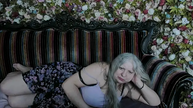 Snapshot of mariabelladonna chatting on 04-25-26, 10:18 mariabelladonna online show from 04-25-26, 10:18