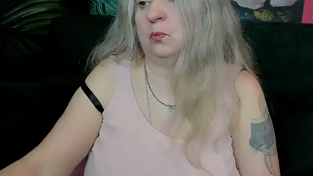 Snapshot of mariabelladonna chatting on 05-15-26, 11:23 mariabelladonna online show from 05-15-26, 11:23