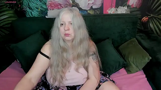Snapshot of mariabelladonna chatting on 05-16-26, 10:36 mariabelladonna online show from 05-16-26, 10:36