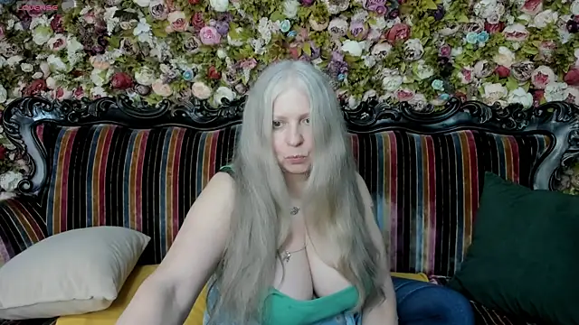 Snapshot of mariabelladonna chatting on 06-10-26, 09:03 mariabelladonna online show from 06-10-26, 09:03