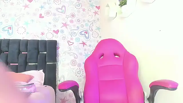 Snapshot of ISA_RIVAS chatting on 12-14-25, 12:32 ISA RIVAS online show from 12-14-25, 12:32