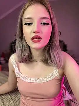 Snapshot of YunnaTyan chatting on 12-13-25, 07:53 YunnaTyan online show from 12-13-25, 07:53