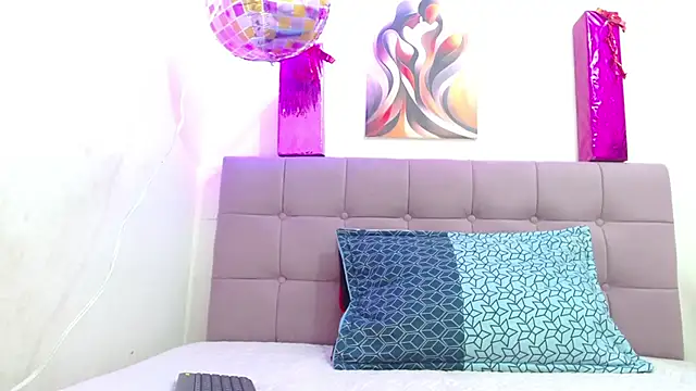 Snapshot of kloe_wish chatting on 11-19-25, 02:39 kloe wish online show from 11-19-25, 02:39