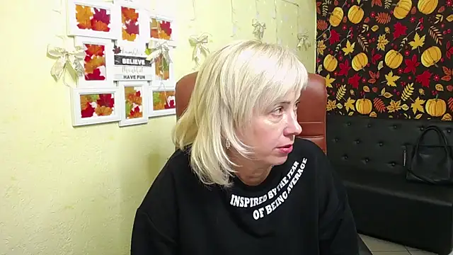 Snapshot of LaurenWishy chatting on 12-01-25, 12:10 LaurenWishy online show from 12-01-25, 12:10