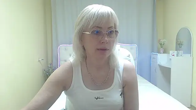 Snapshot of LaurenWishy chatting on 05-23-26, 05:12 LaurenWishy online show from 05-23-26, 05:12