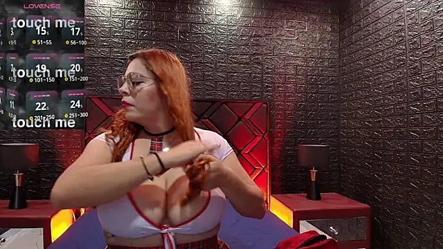 Snapshot of Paris_Luxx chatting on 11-24-25, 07:24 Paris Luxx online show from 11-24-25, 07:24