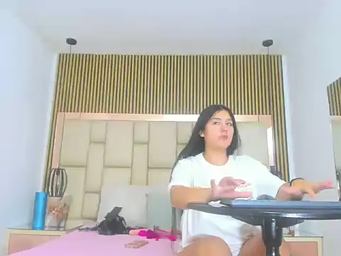 Snapshot of HannaANDcherri chatting on 11-25-25, 08:09 HannaANDcherri online show from 11-25-25, 08:09