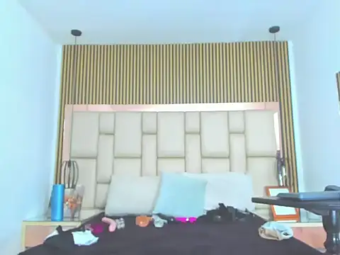 Snapshot of HannaANDcherri chatting on 12-04-25, 07:44 HannaANDcherri online show from 12-04-25, 07:44