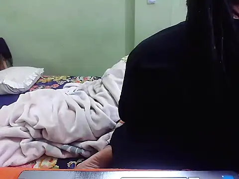 TwinRose2000 online show from 12-15-25, 01:37