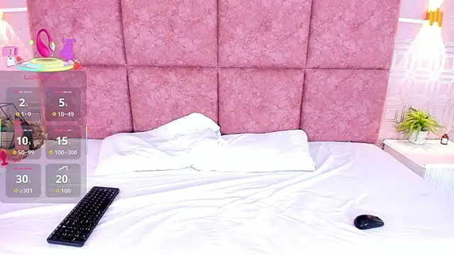 NathalieRoss1 online show from 04-17-26, 06:27